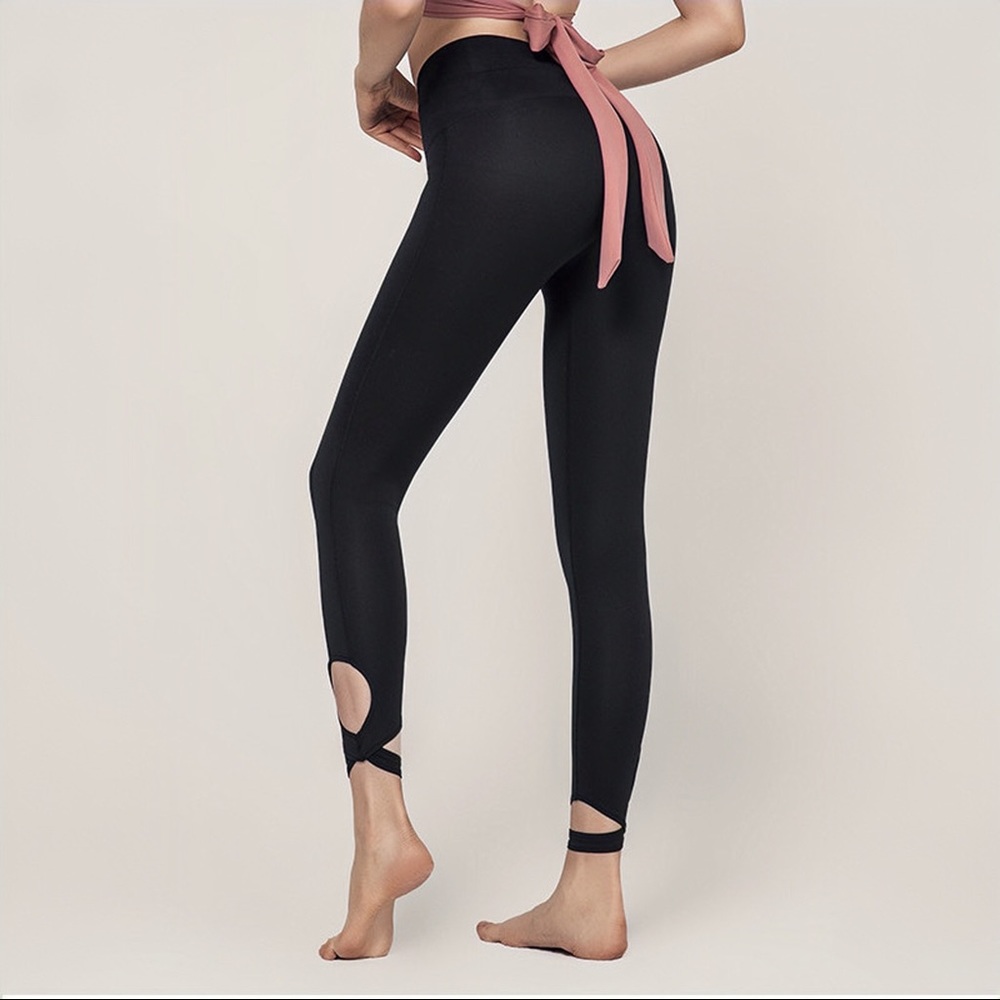 Chic Black Yoga Strappy Ballet 7/8 Leggings XXS